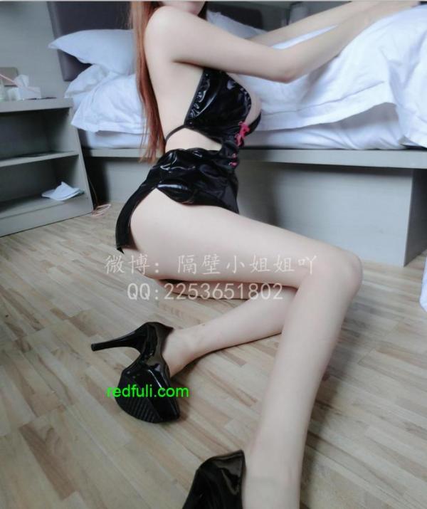 隔壁小姐姐-皮裙女吃香蕉的故事原版无水印34P4V-福利好好看