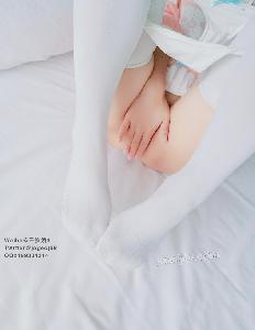 千岁娇 巴士露出 白丝卫衣 半乳T白丝 121P图片12V视频-福利好好看