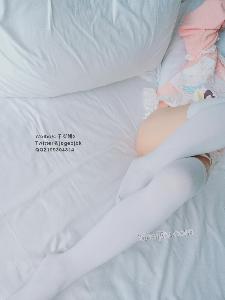 千岁娇 巴士露出 白丝卫衣 半乳T白丝 121P图片12V视频-福利好好看