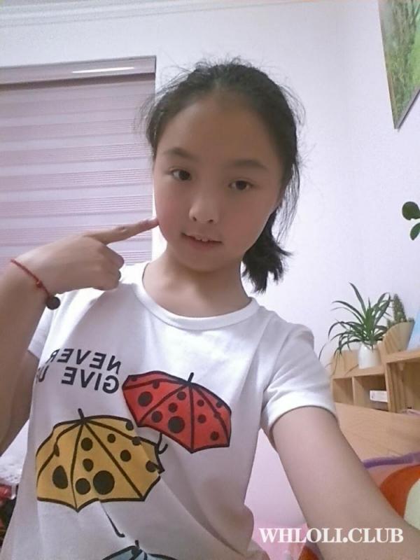 艺校妹子自拍之发育不错的萝莉妹子家中自拍[5P+4V]-福利好好看
