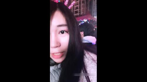 情人节户外遥控跳蛋娇喘漏奶回家给亲弟弟打飞机颜射[3V]-福利好好看
