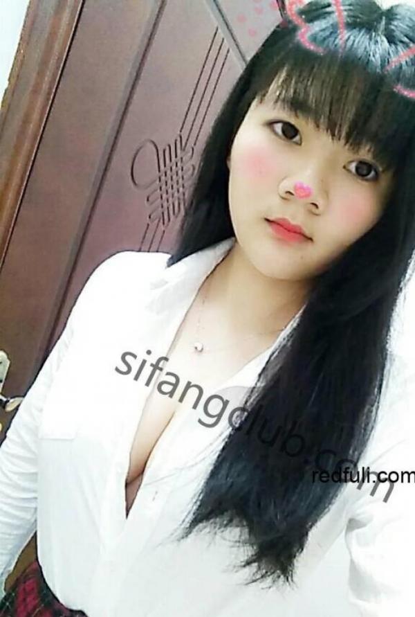 某职校情侣，真实流出，女主自带胸器-福利好好看