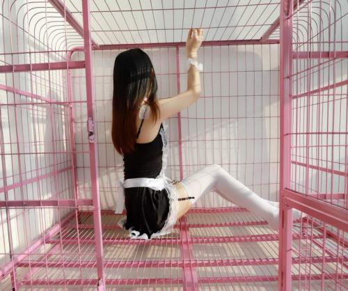 洛美–牢笼中的白丝女仆[30P1V]-福利好好看