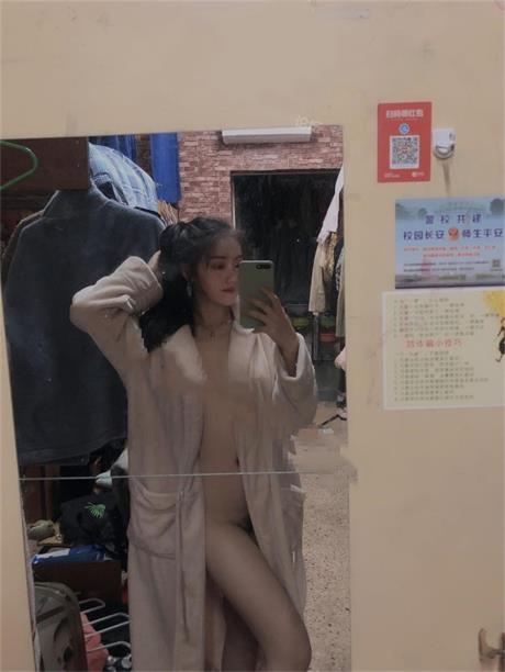 私人圈内大二骚妹子教学楼露出+户外凉亭露出 2部分 3v+46P-福利好好看