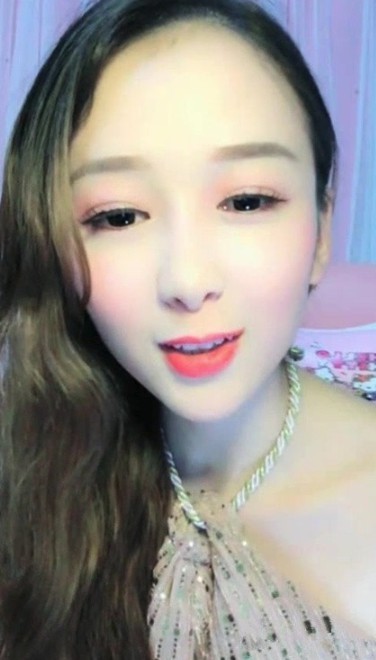 女神级[没穿胸罩的空姐]直播间露出雪白的咪咪真诱人[1018MB]-福利好好看