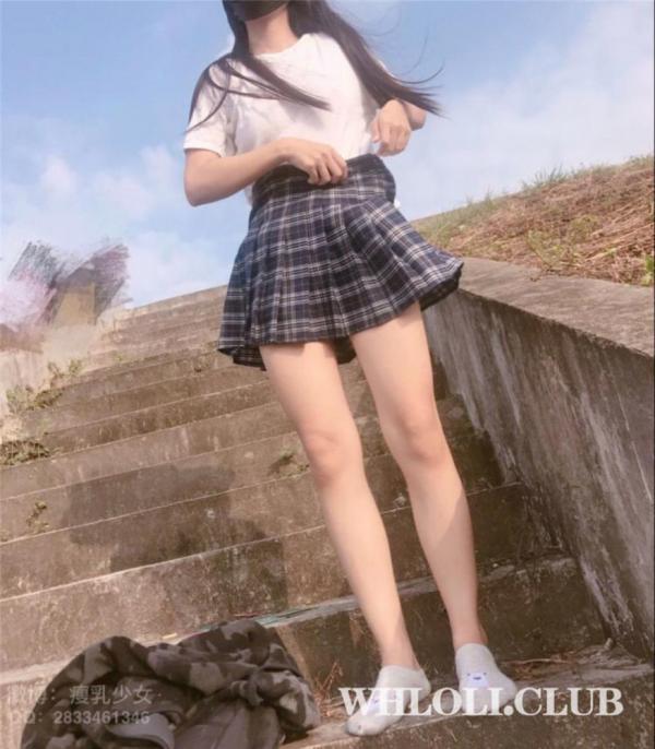 奶肌酱(瘦乳少女) 公园露出(原版)[36P+1V]-福利好好看