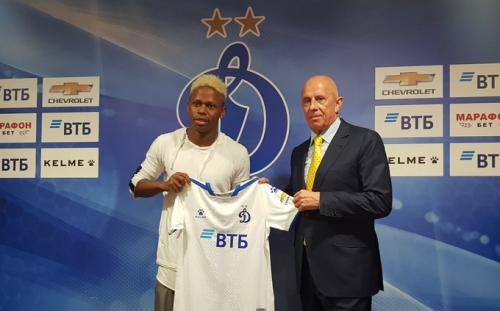 足球明星《Clinton NJie》手滑直播啪啪啪：原来是队友老婆帮口爱！-福利好好看
