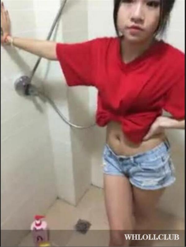艺校妹子自拍之大眼萝莉萌妹子洗澡自拍-福利岛