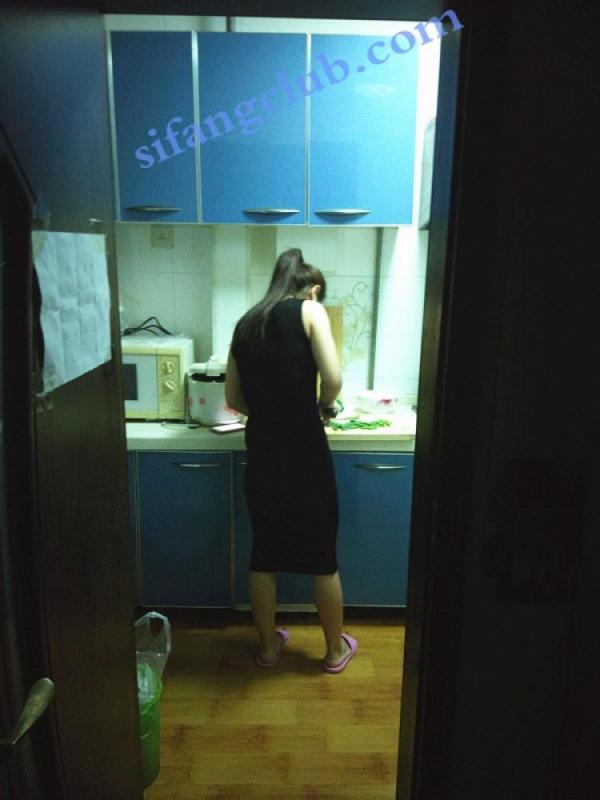 微迷-偷拍合租美女同事不穿内裤做饭,扫地,微迷摸逼-撸先生