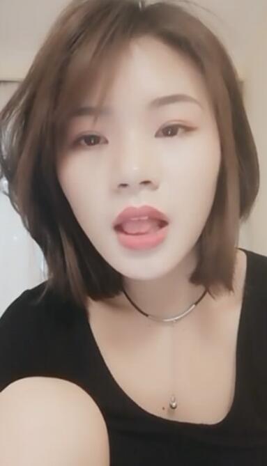 高颜值无毛短发妹子香蕉剥皮插逼自摸3V[2GB]-福利好好看