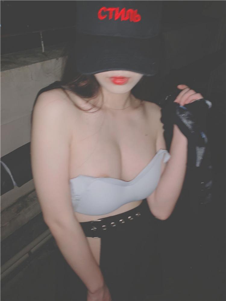 最新推特网红美少女『一小只萌宠』大尺度VIP版私拍-万粉露出 美乳浪穴 天台露出私拍15P 高清720P无水印版 [398M/MP4]-福利好好看