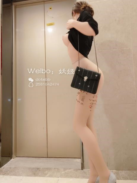 极品骚货-完具 8.16这骚B已经骚出天际了，跑到电梯内自慰-福利好好看