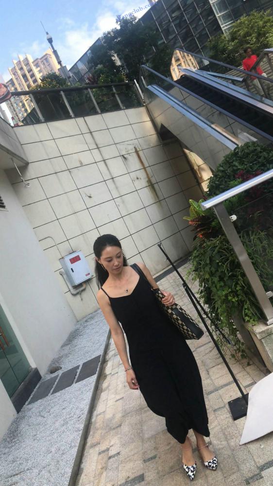 厕拍美女系列 4 上个月新鲜出炉,超清原档!欲购从速!-福利岛