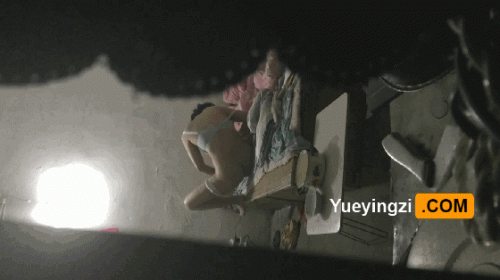 郊区合租爬墙偷拍到暑假工大学生妹子饥渴手淫还用手机拍-福利好好看