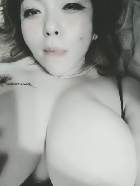 极品网红奶霸注意.！！极品H杯巨无霸大胸网红大美-福利好好看