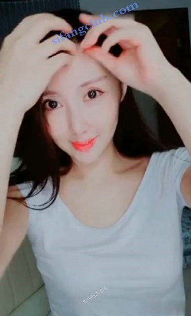 长得清纯漂亮的小姐姐拿着假鸡巴各种插-福利好好看