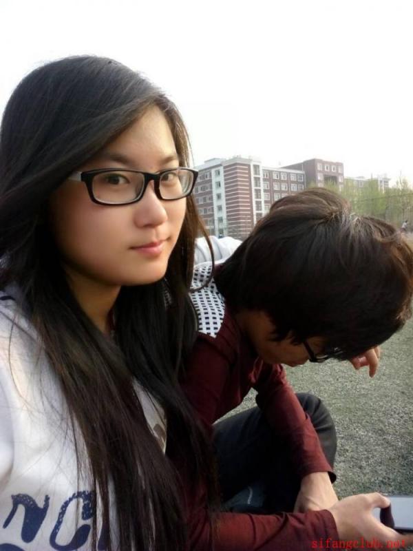 某网盘流出还在读书的大奶女友和男友大尺度图片和视频-福利好好看