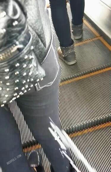 撸撸-撸管小王子 扶梯撸起来 3.36G-福利好好看