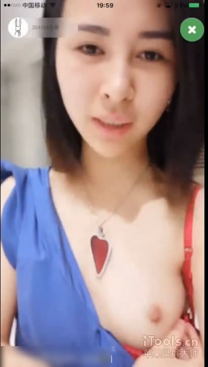 直播大秀录制专区大胆女主播在机场候机大厅等飞机被狼友忽悠玩露出真牛逼把内裤都脱了拿出来舔 原版高清-福利好好看