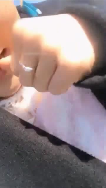 国产达人自拍专区东北口音长得像谢娜的女主播在游乐园吃着撸串玩露出反正我看着也是直接撸-福利好好看