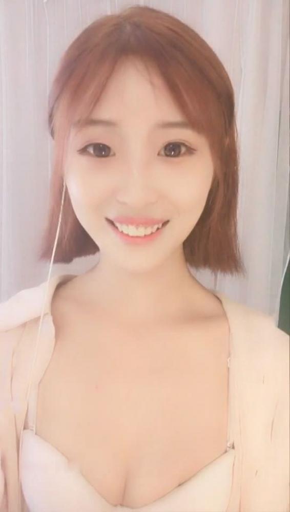 直播大秀录制专区长相甜美高颜值短发妹子诱惑秀 苗条身材椅子上全裸自摸逼逼非常诱人 很是诱惑喜欢不要错过-福利好好看