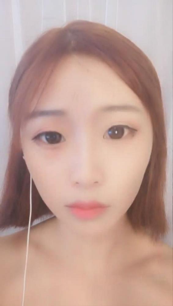 直播大秀录制专区长相甜美高颜值短发妹子诱惑秀 苗条身材椅子上全裸自摸逼逼非常诱人 很是诱惑喜欢不要错过-福利好好看