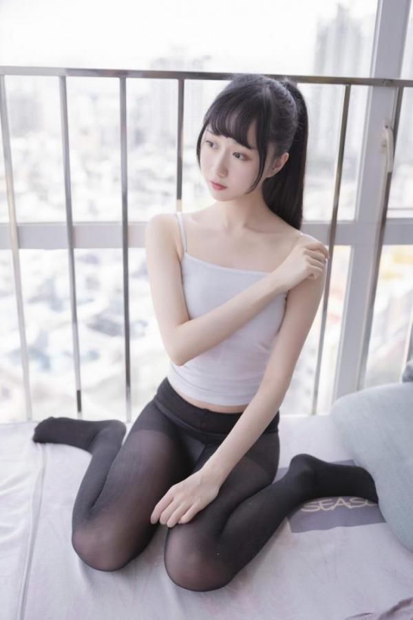 木绵绵OwO – 背心黑丝居家写真 [40P]-福利好好看