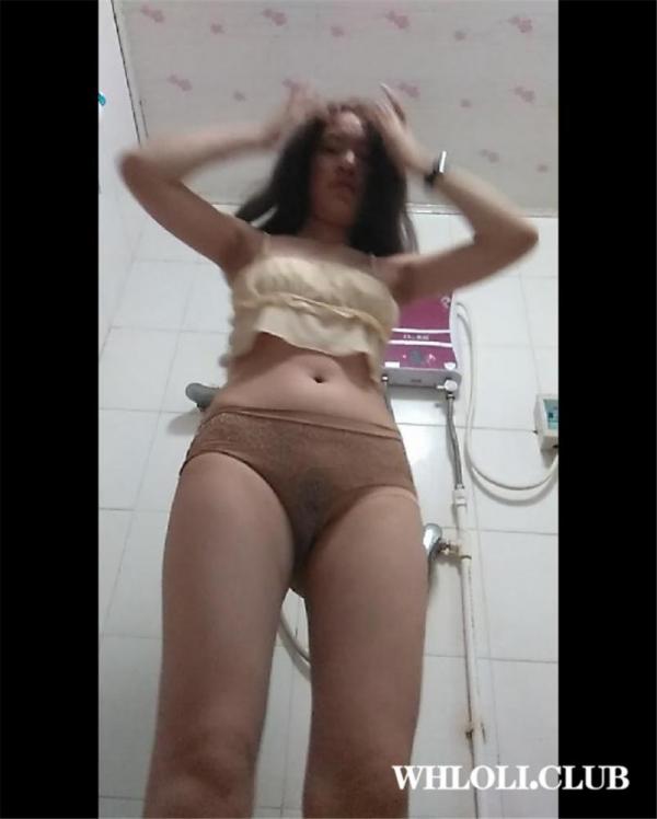 艺校妹子自拍之脸上长青春痘的学生妹子浴室自拍[3V]-福利好好看