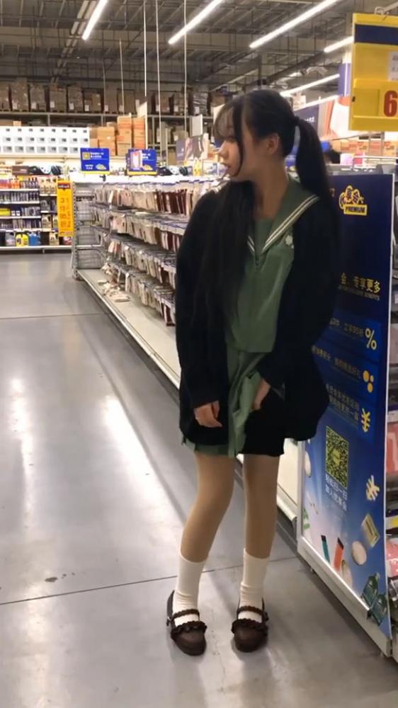 微博网络红人专区-最近很火的微博红人@洛丽塔穿着性感内衣诱惑高价定制外…-福利好好看