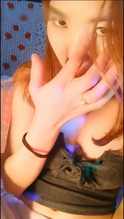 夫妻直播做爱各种姿势齐上阵女的叫的很淫荡还爆粗口女的身材颜值还好逼逼够粉-福利好好看