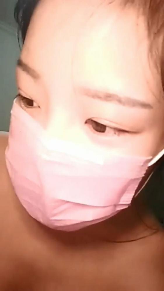 宅男女神幺幺哒不知道被哪个鸡巴把肚子搞大了，挺着个大肚子和狼友互动-福利好好看