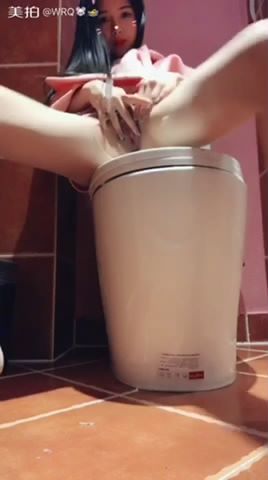 长得超清纯的妹子洗手间马桶上撕开肉丝自慰骚话 听呻吟声都硬了[33.85M]-福利好好看