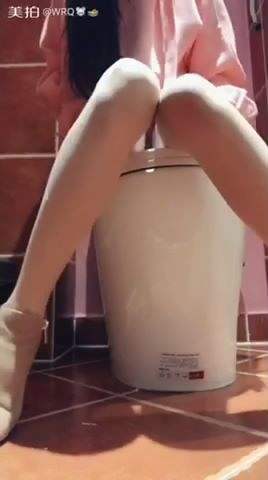 长得超清纯的妹子洗手间马桶上撕开肉丝自慰骚话 听呻吟声都硬了[33.85M]-福利好好看