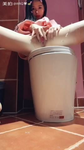 长得超清纯的妹子洗手间马桶上撕开肉丝自慰骚话 听呻吟声都硬了[33.85M]-福利好好看