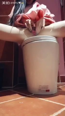 长得超清纯的妹子洗手间马桶上撕开肉丝自慰骚话 听呻吟声都硬了[33.85M]-福利好好看