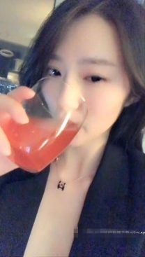 重磅推荐 颜值女大学生LA小猫咪-收费房 脱光光 小手后入-福利好好看