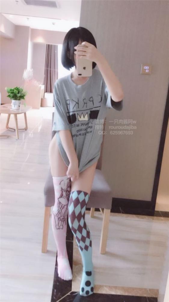 微博网络红人专区-微博红人@[一只肉酱阿] – 毛衣 原版高清[1V/67P]-福利好好看