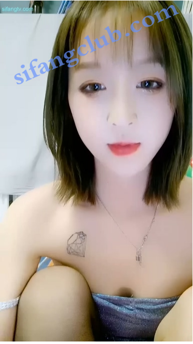 萌妹子知了直播洗澡，道具插b大秀-福利好好看