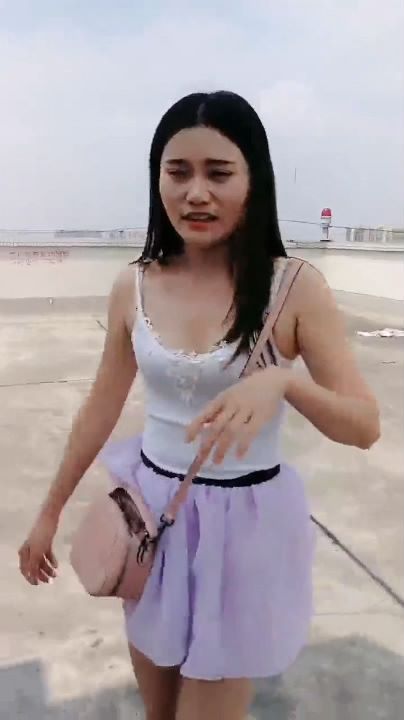 性感网红美女主播天台勾搭个说四川话正在晾床单的打工仔啪啪 妹子嫌他鸡巴大[194.50M]-福利好好看