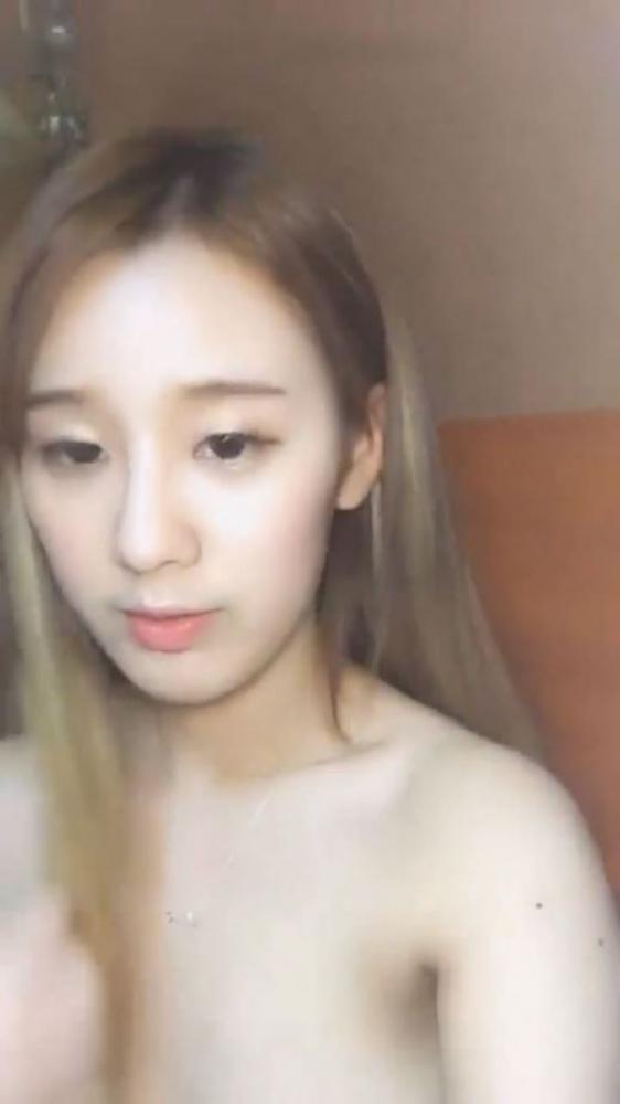 听声音让人骨头都酥的气质小美女洗澡下面还塞了根线看得人家鸡巴硬邦邦的[1.01G]-福利好好看