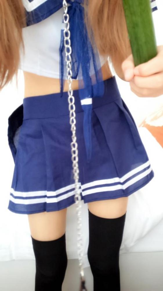 网络红人白虎软妹子穿着学生制服在家用黄瓜各种姿势自慰插逼，插出乳白淫水很撸点，撸管必备720P超清[1.54G]-福利好好看