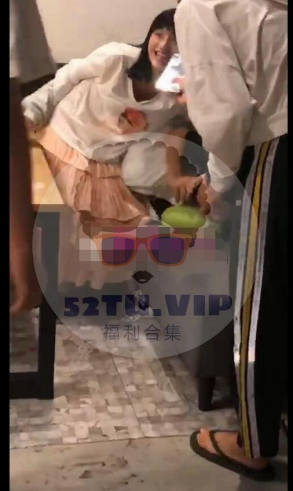 某技校大一新生聚会强上男同学[10V/102MB]-福利好好看