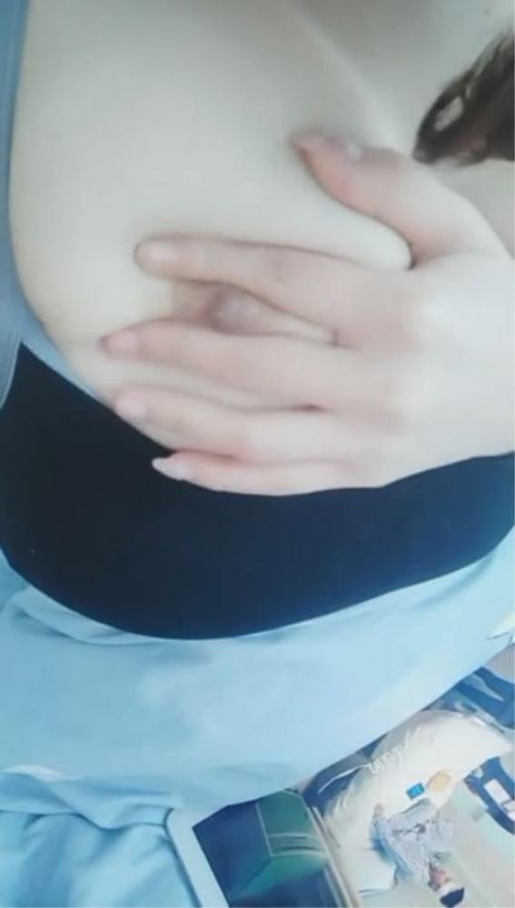 长相清纯性格可爱的漂亮小嫩妹奶子又圆又大 逼毛没多少小穴很粉嫩[479.86M]-福利好好看