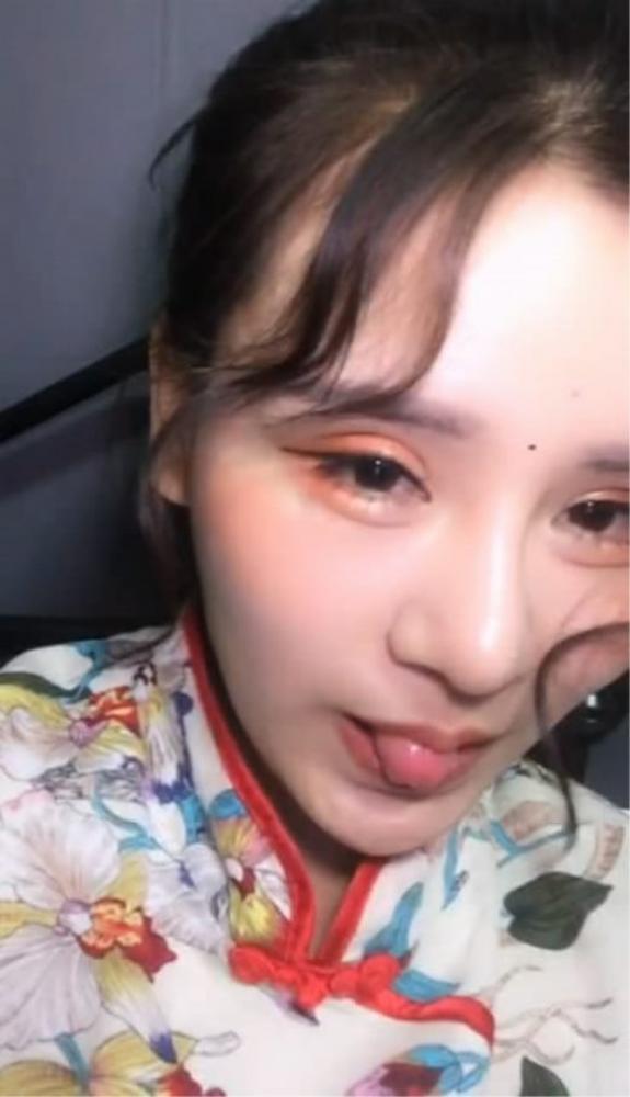 性感妖艳美女主播情趣齐B小短裙脱光光窗边道具暴菊按摩器自慰大秀很是诱惑[818.60M]-福利好好看