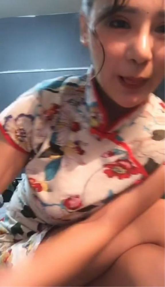性感妖艳美女主播情趣齐B小短裙脱光光窗边道具暴菊按摩器自慰大秀很是诱惑[818.60M]-福利好好看