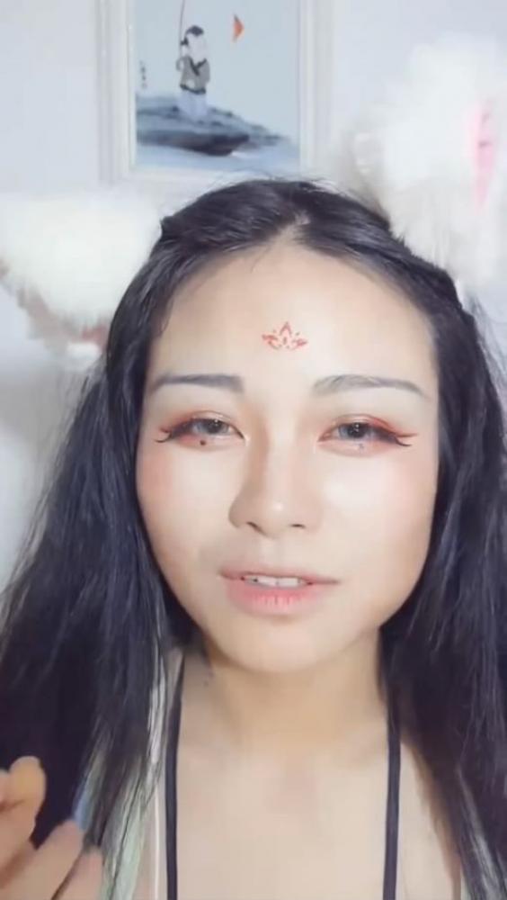 主播【极品千叶奈奈子】露脸cos狐狸精装扮 爆乳肥逼单指抠的白浆肆意 喷尿给你看[1.09G]-福利好好看