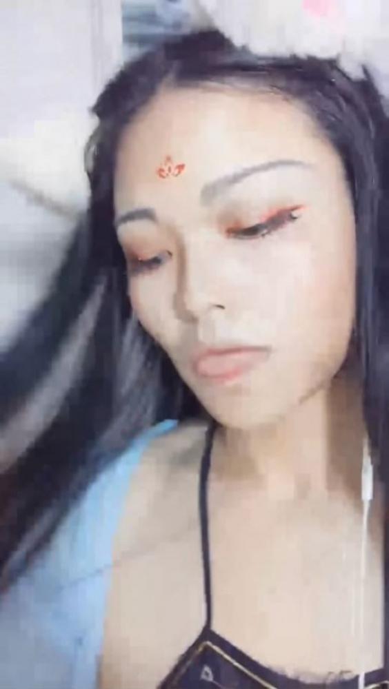 主播【极品千叶奈奈子】露脸cos狐狸精装扮 爆乳肥逼单指抠的白浆肆意 喷尿给你看[1.09G]-福利好好看