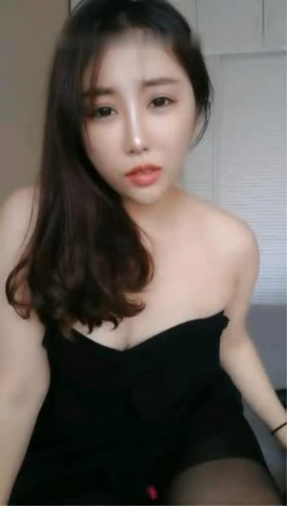 直播大秀录制专区-高颜值气质御姐美女主播 穿着开档丝袜 自慰插穴 很是诱人[469.58M]-福利好好看