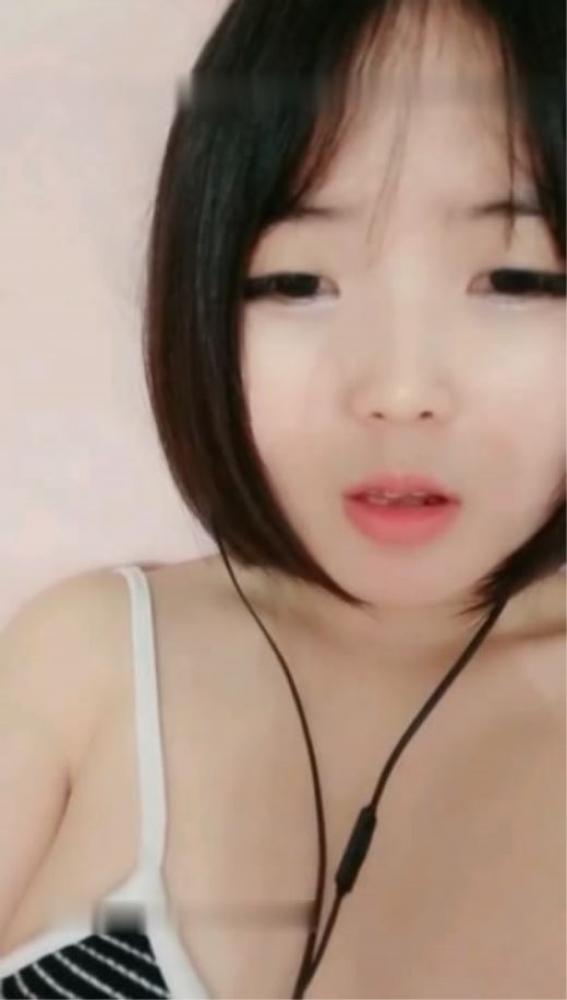 清纯漂亮小嫩妹主播你的沐沐直播秀 小穴很是粉嫩 激情自慰 很是诱人[326.05M]-福利好好看