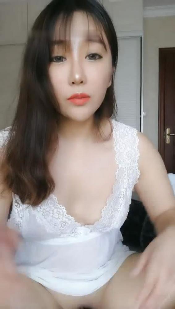 丰满身材颜值不错妹子自慰大秀 逼逼无毛挺嫩跳蛋塞入拉扯自摸非常诱人 很是诱惑喜欢不要错过[675.63M]-福利好好看